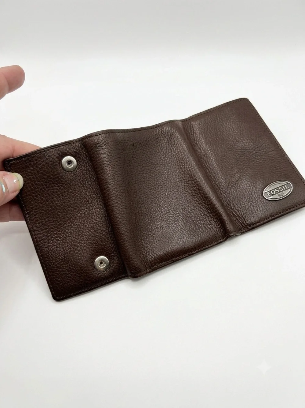 leather Fossil tri-fold key holder wallet featuring six metal key hooks.